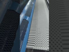 máquina de corte de veludo cotelê funcionando 6